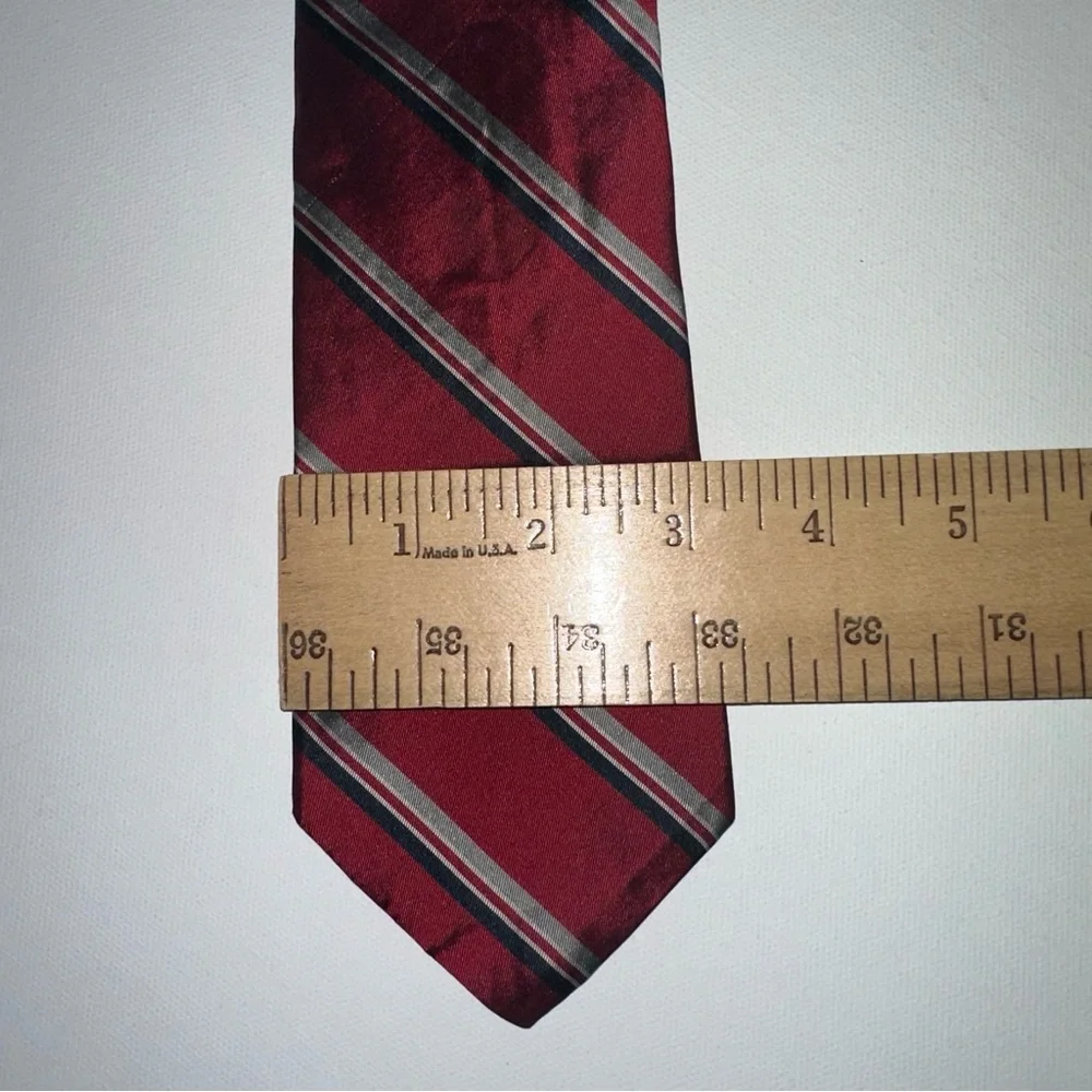 VINTAGE AUTHENTIC CHRISTIAN DIOR MENS TIE